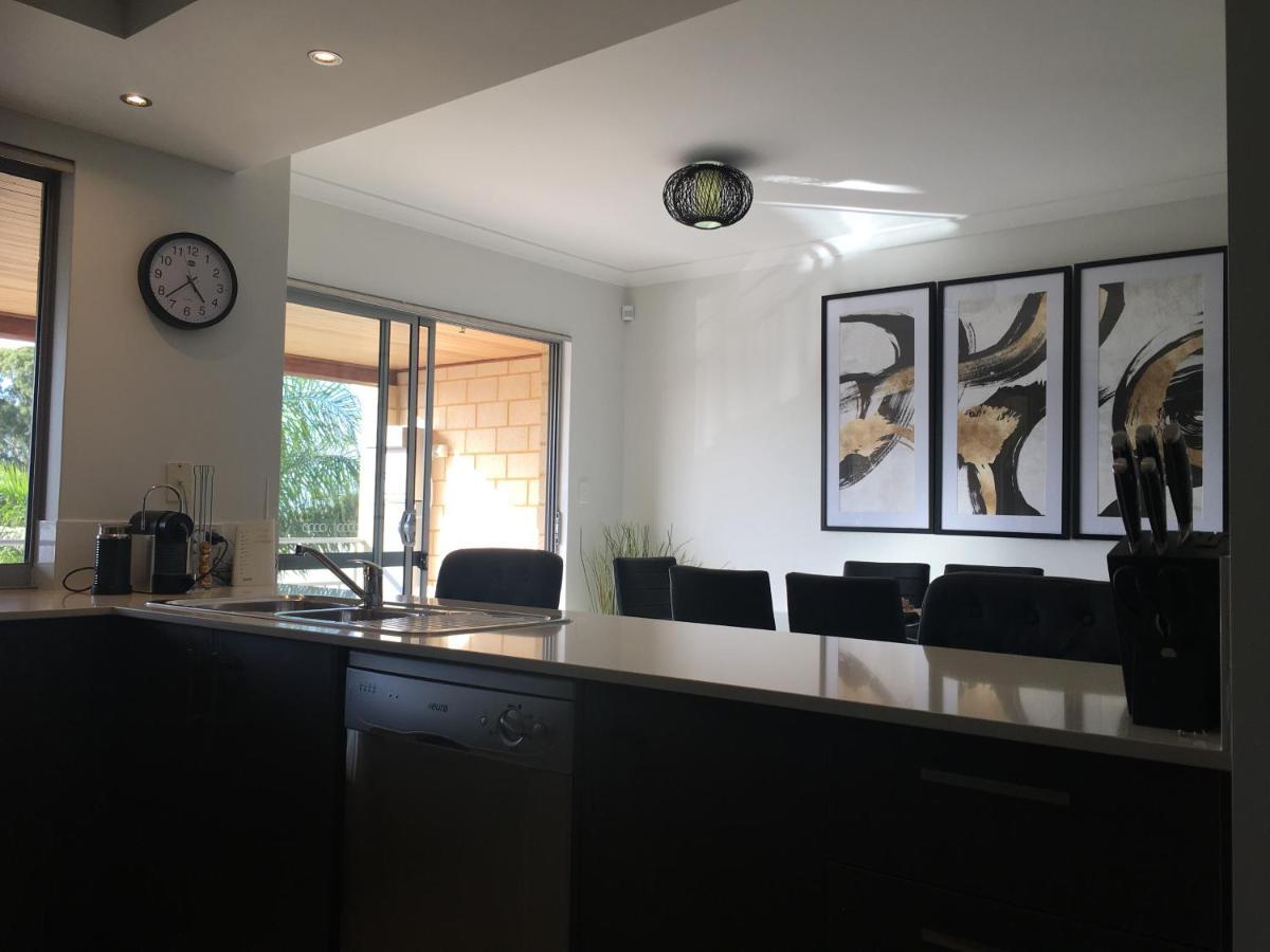 Villa Serenity On The Terrace Mandurah Exteriör bild