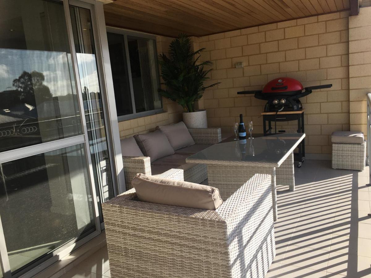 Villa Serenity On The Terrace Mandurah Exteriör bild